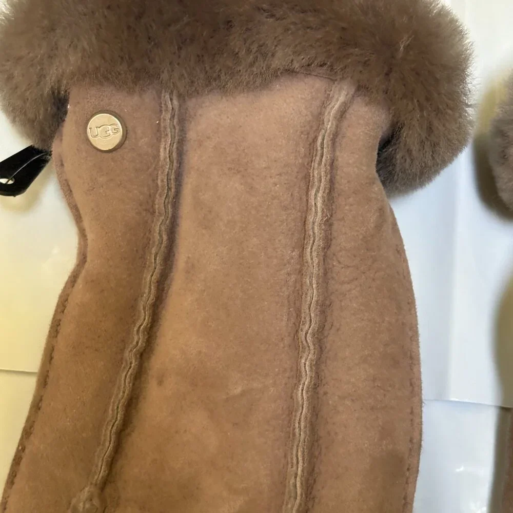 UGG Sz L Classic Perforated Genuine Shearling Warm Gloves Stormy Grey $155